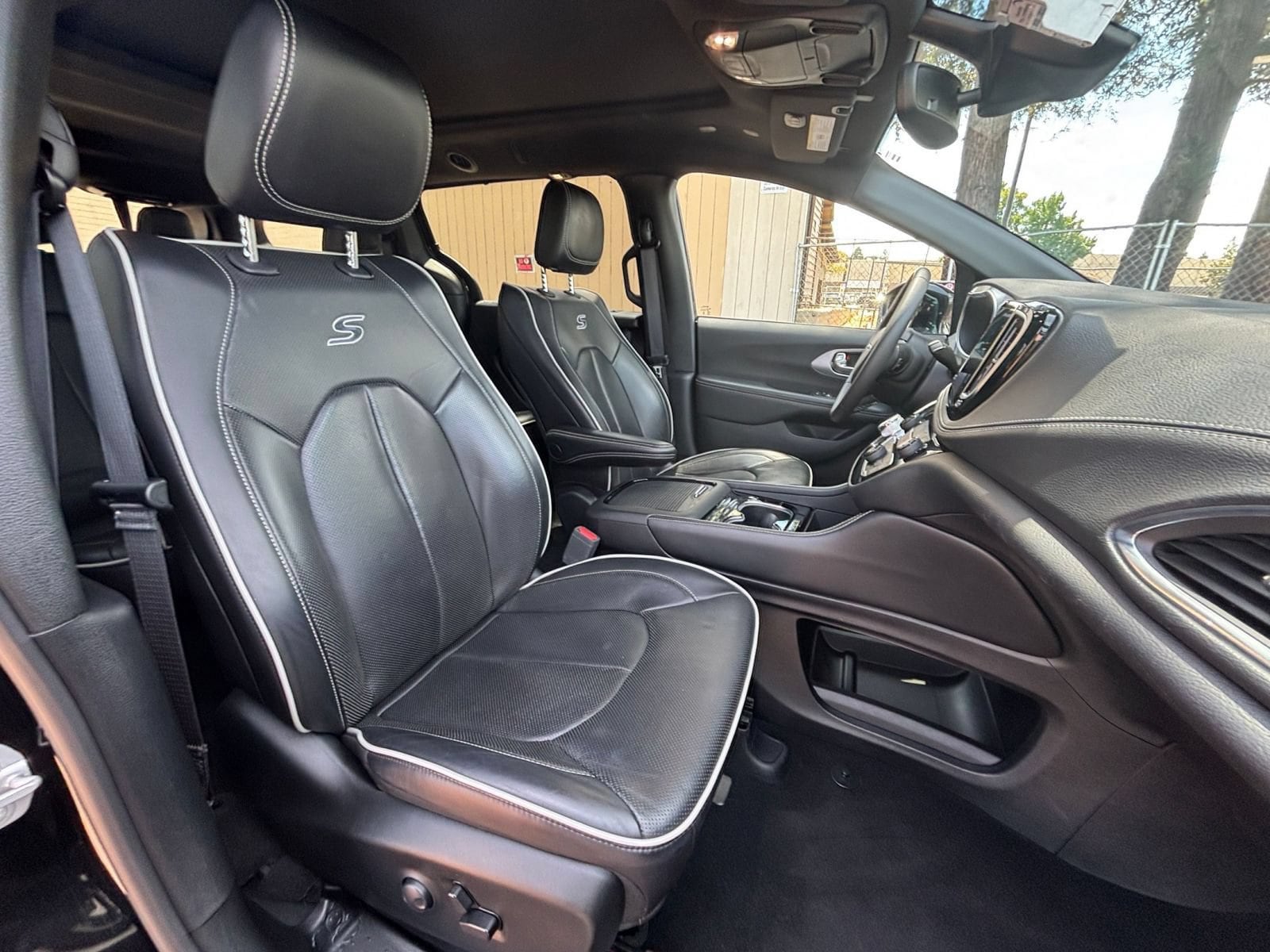 Thumbnail: 2025 Chrysler Pacifica - 34
