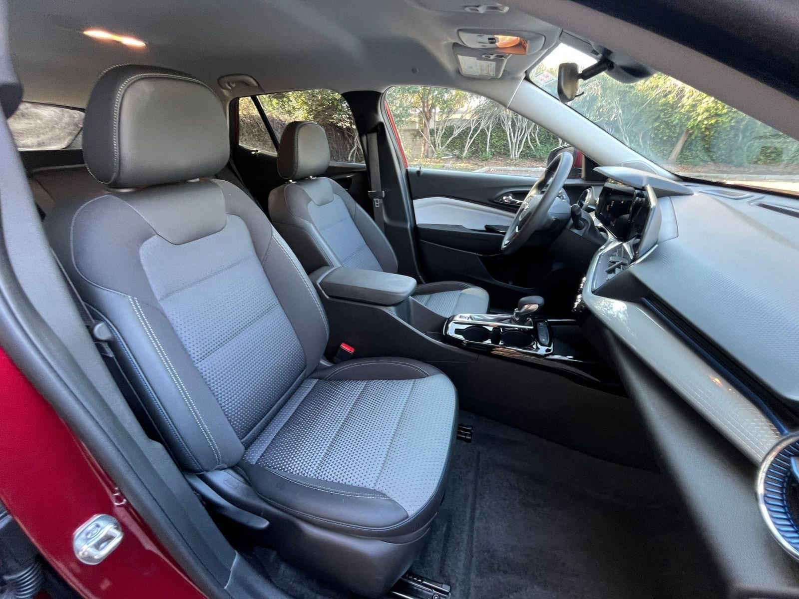 Thumbnail: 2025 Chevrolet Trax - 34