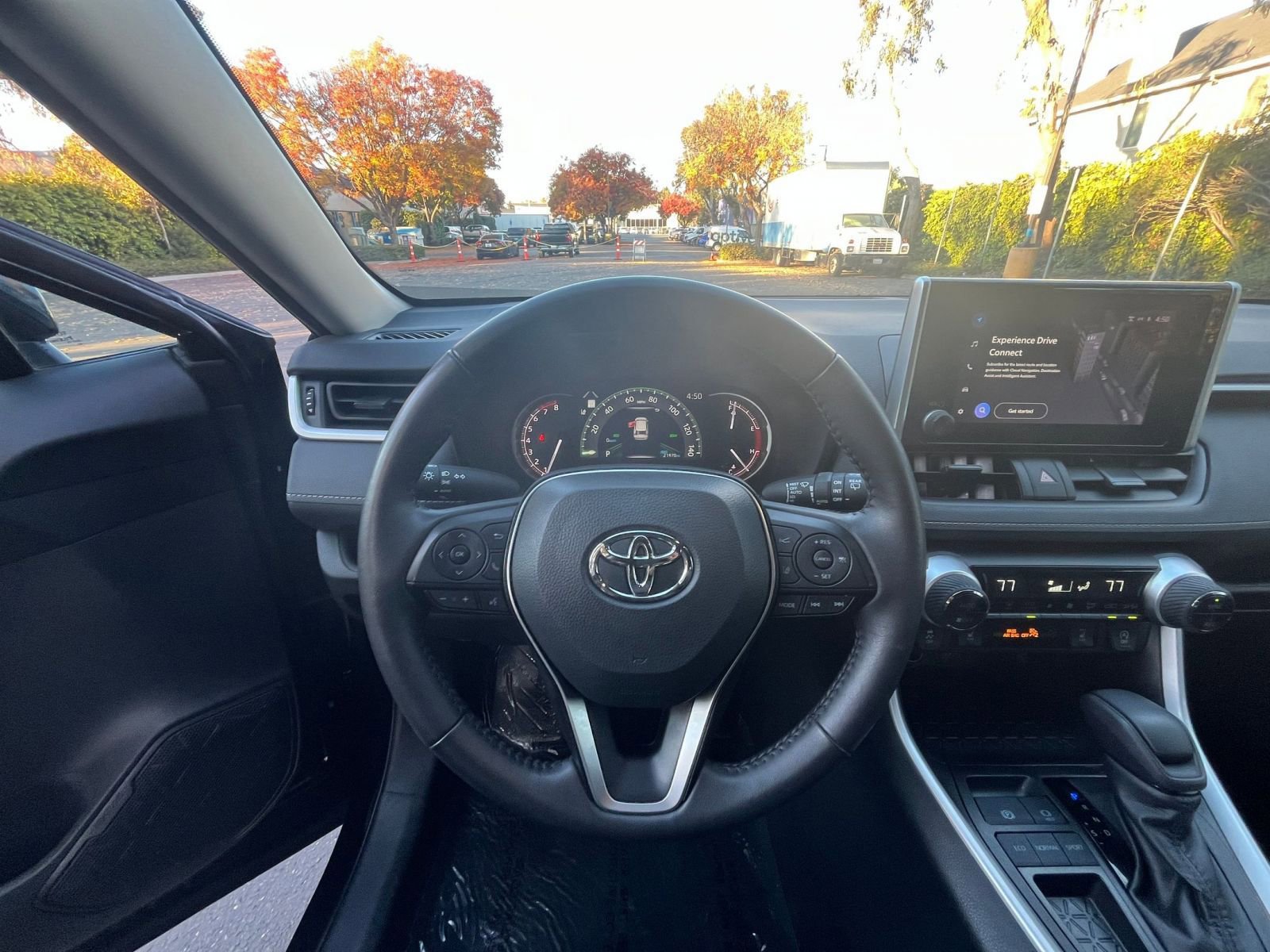 Thumbnail: 2025 Toyota RAV4 - 33