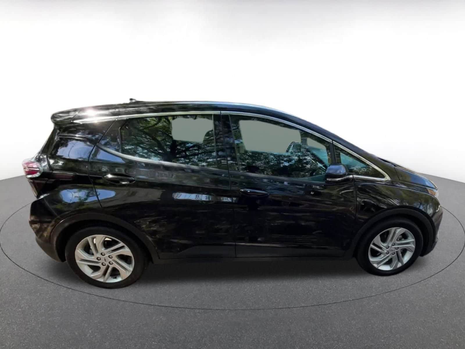 Thumbnail: 2023 Chevrolet Bolt EV - 16