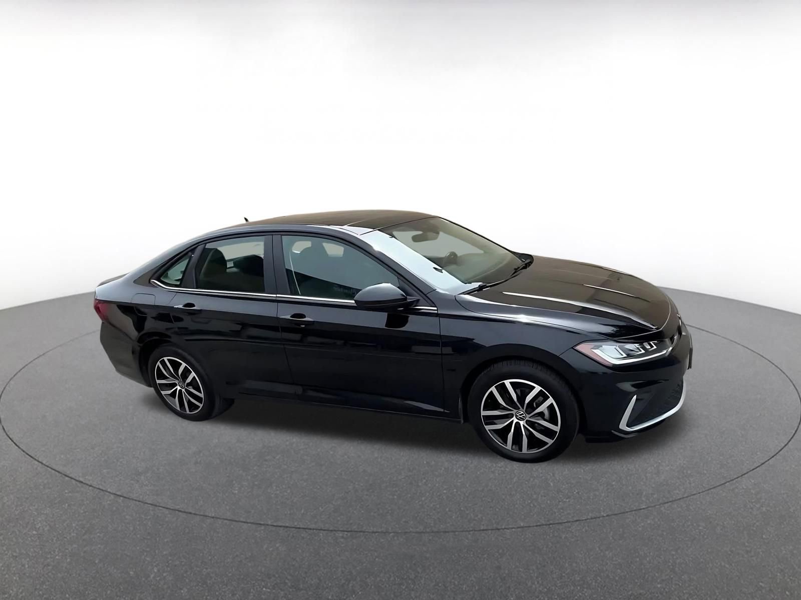 Thumbnail: 2025 Volkswagen Jetta - 2