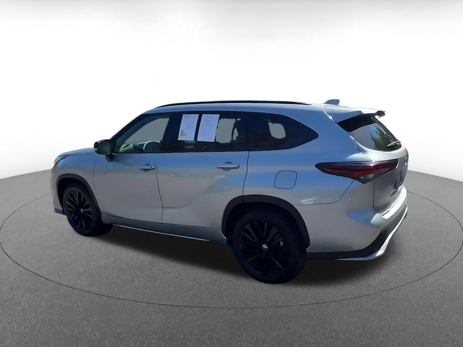 Thumbnail: 2025 Toyota Highlander - 10