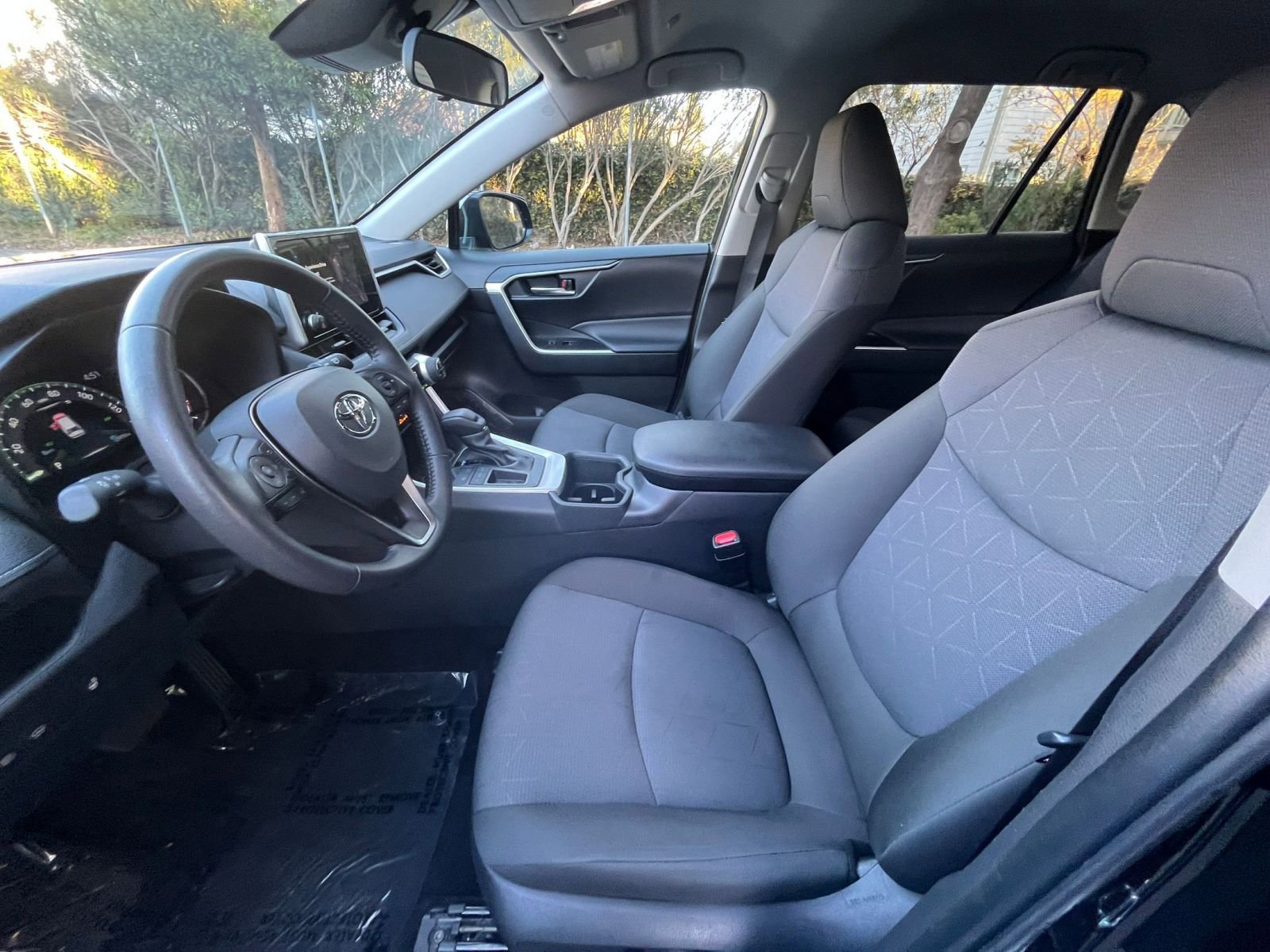 Thumbnail: 2025 Toyota RAV4 - 25