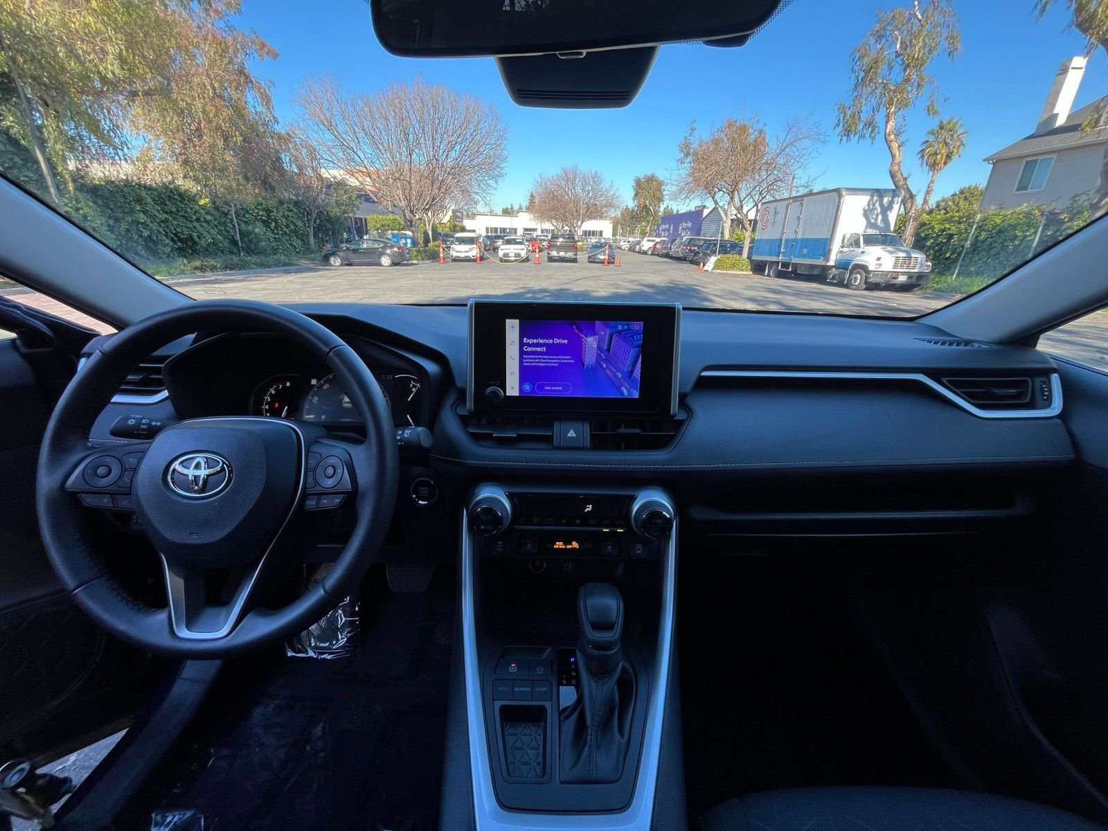 Thumbnail: 2025 Toyota RAV4 - 32