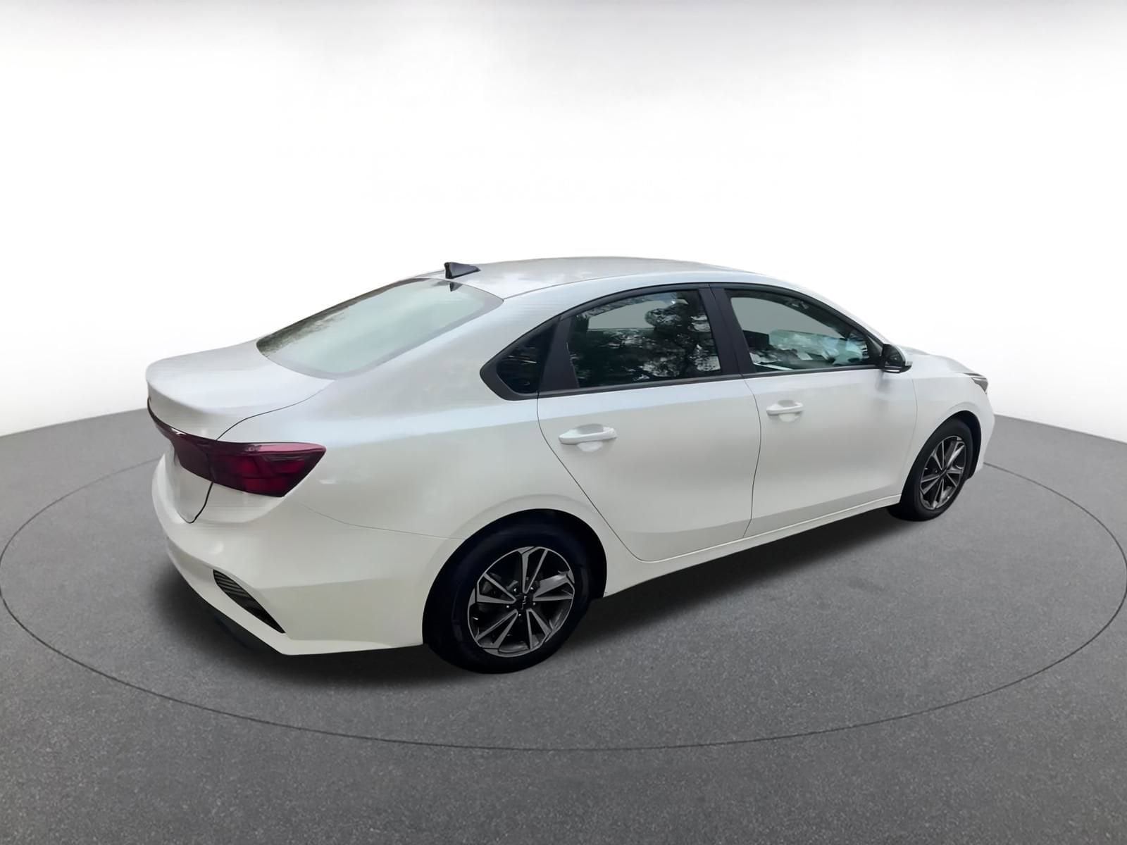 Thumbnail: 2023 Kia Forte - 15