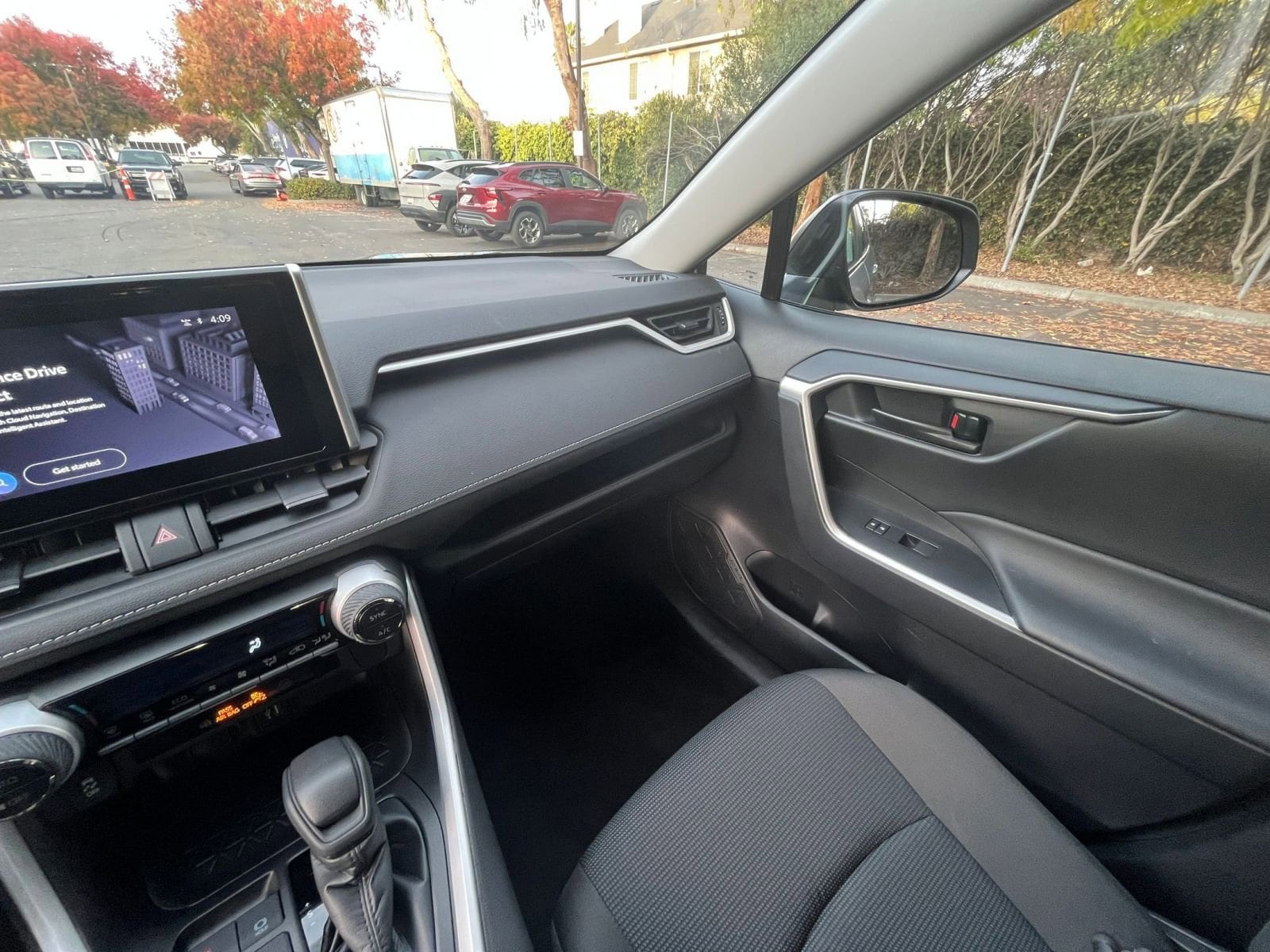 Thumbnail: 2025 Toyota RAV4 - 34