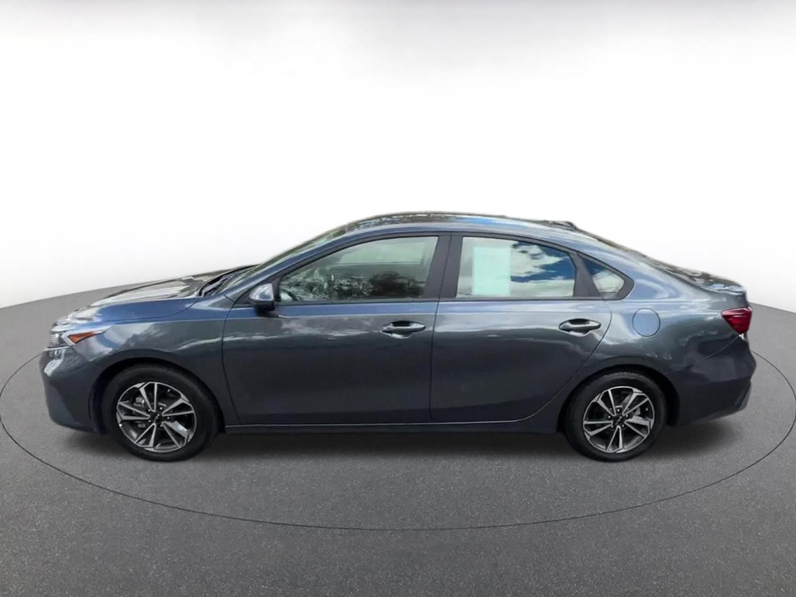 Thumbnail: 2024 Kia Forte - 9