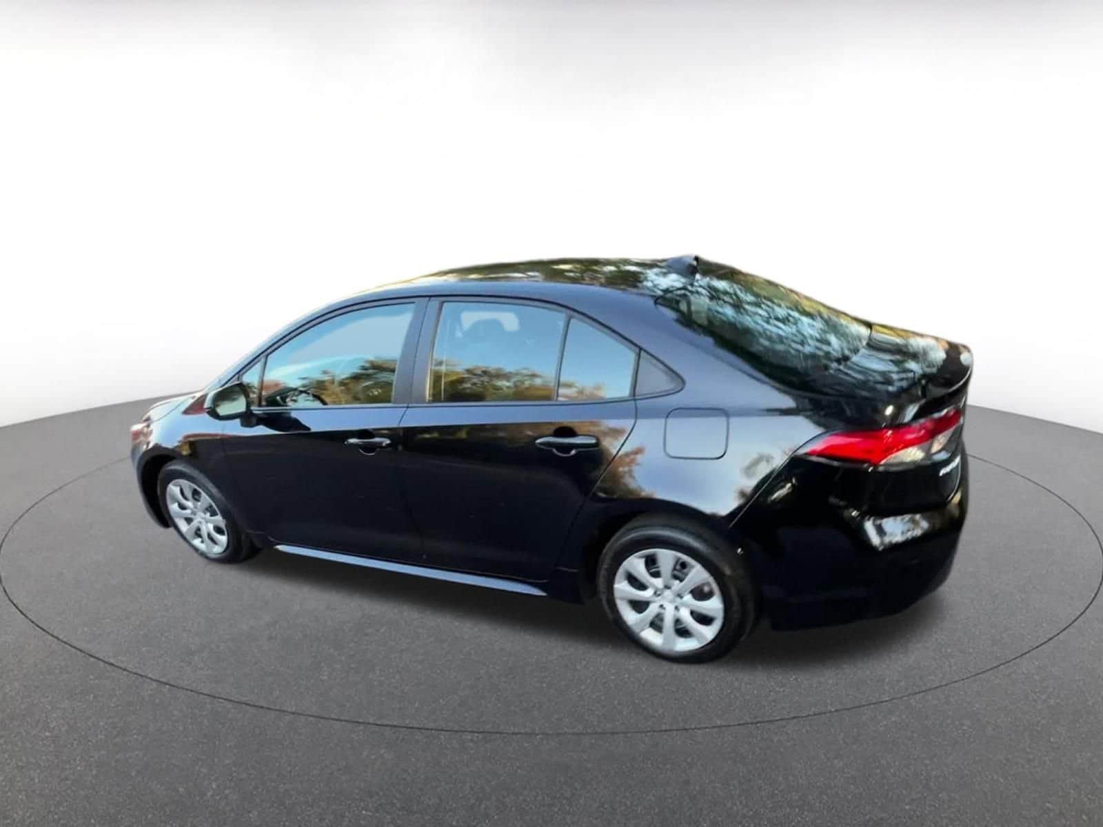 Thumbnail: 2025 Toyota Corolla - 10