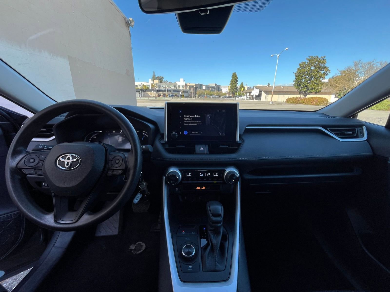 Thumbnail: 2025 Toyota RAV4 - 32