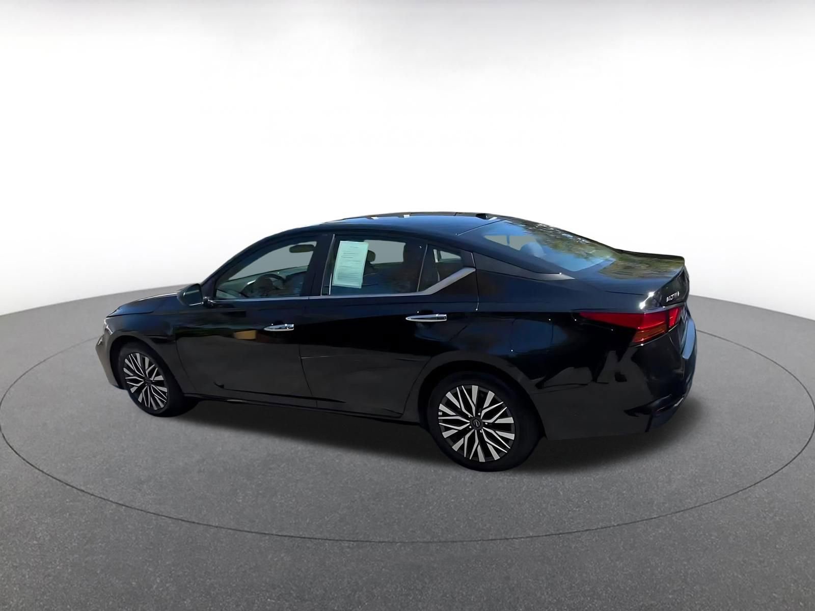 Thumbnail: 2025 Nissan Altima - 10