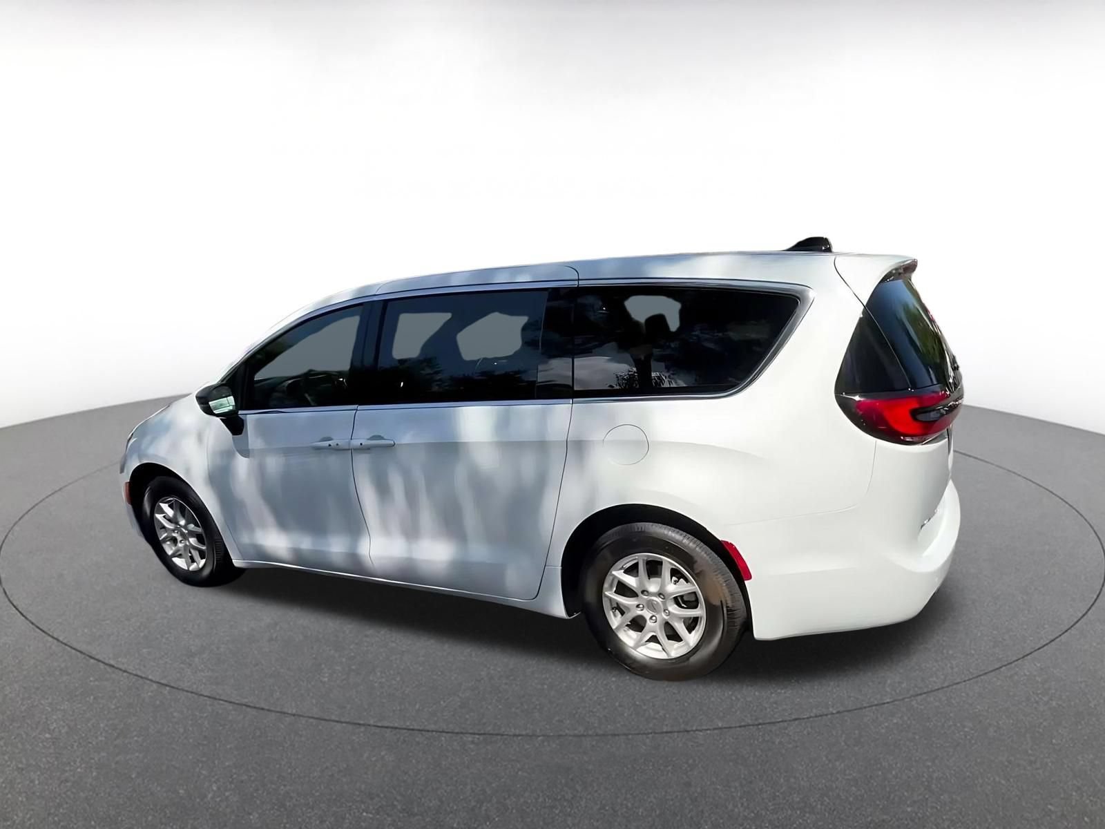 Thumbnail: 2025 Chrysler Pacifica - 10