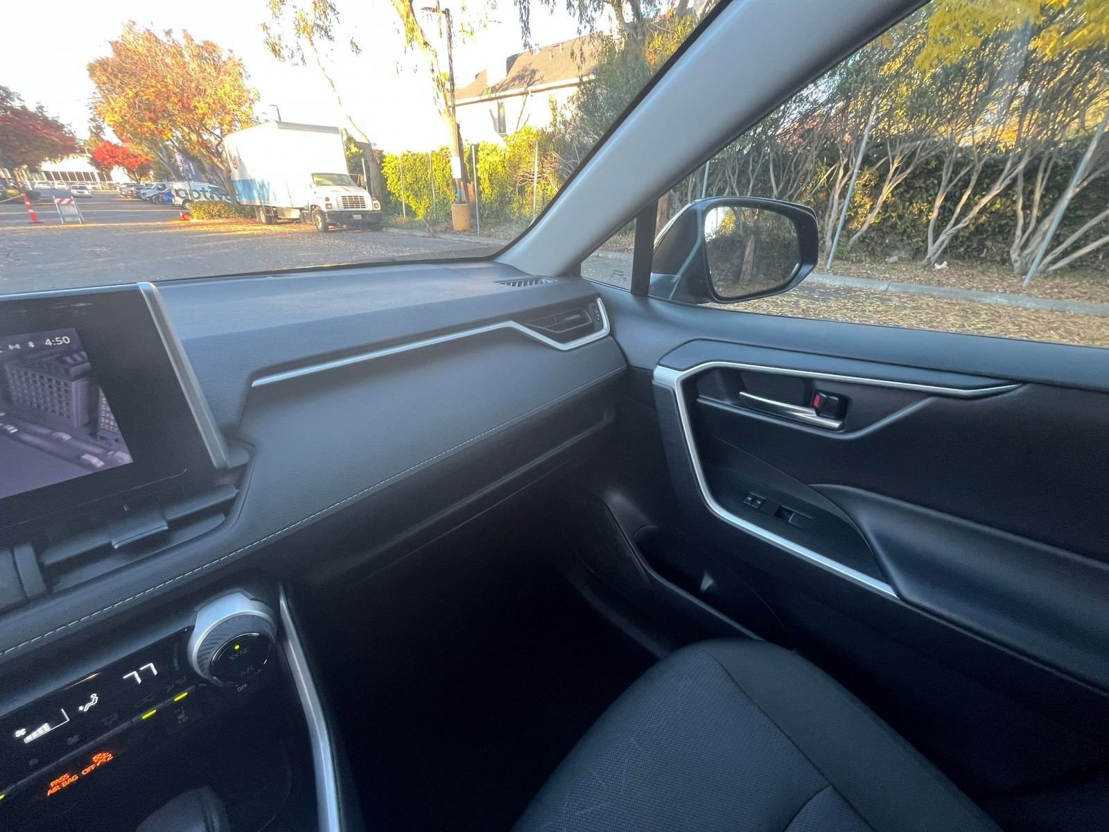 Thumbnail: 2025 Toyota RAV4 - 34