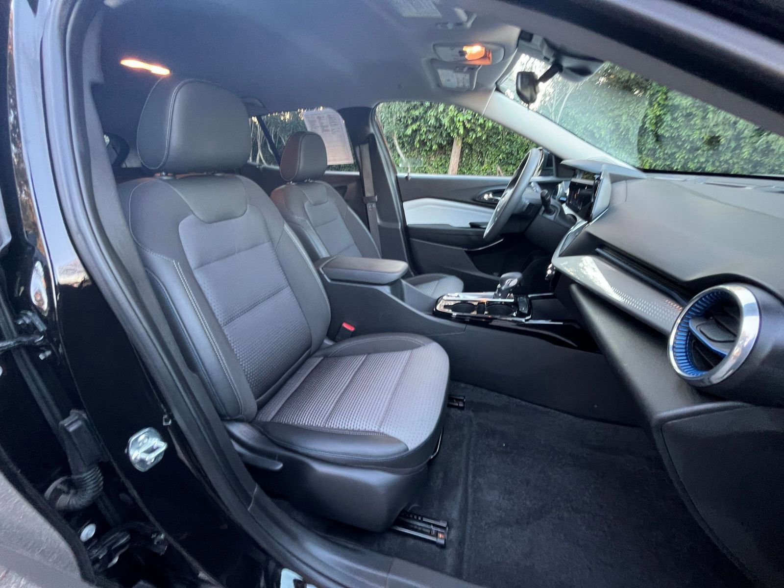 Thumbnail: 2025 Chevrolet Trax - 34