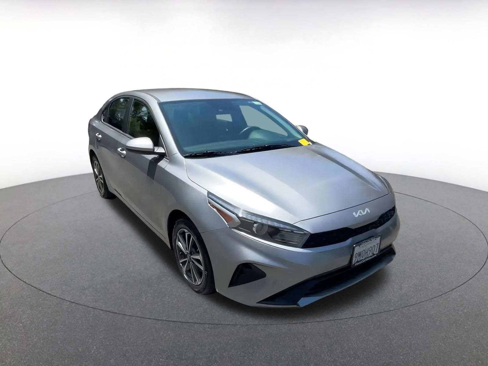 Thumbnail: 2024 Kia Forte - 3