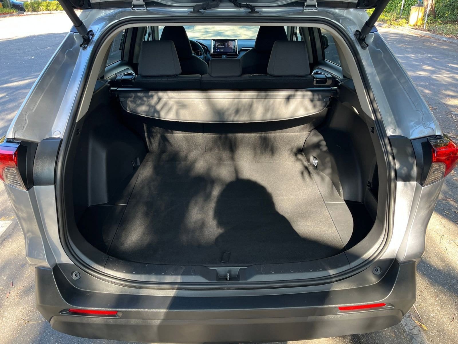 Thumbnail: 2025 Toyota RAV4 - 32