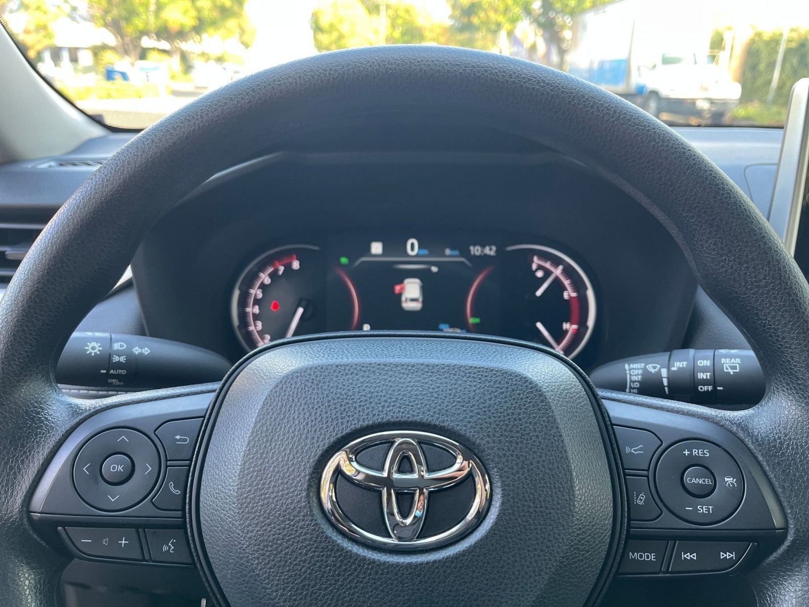 Thumbnail: 2025 Toyota RAV4 - 27