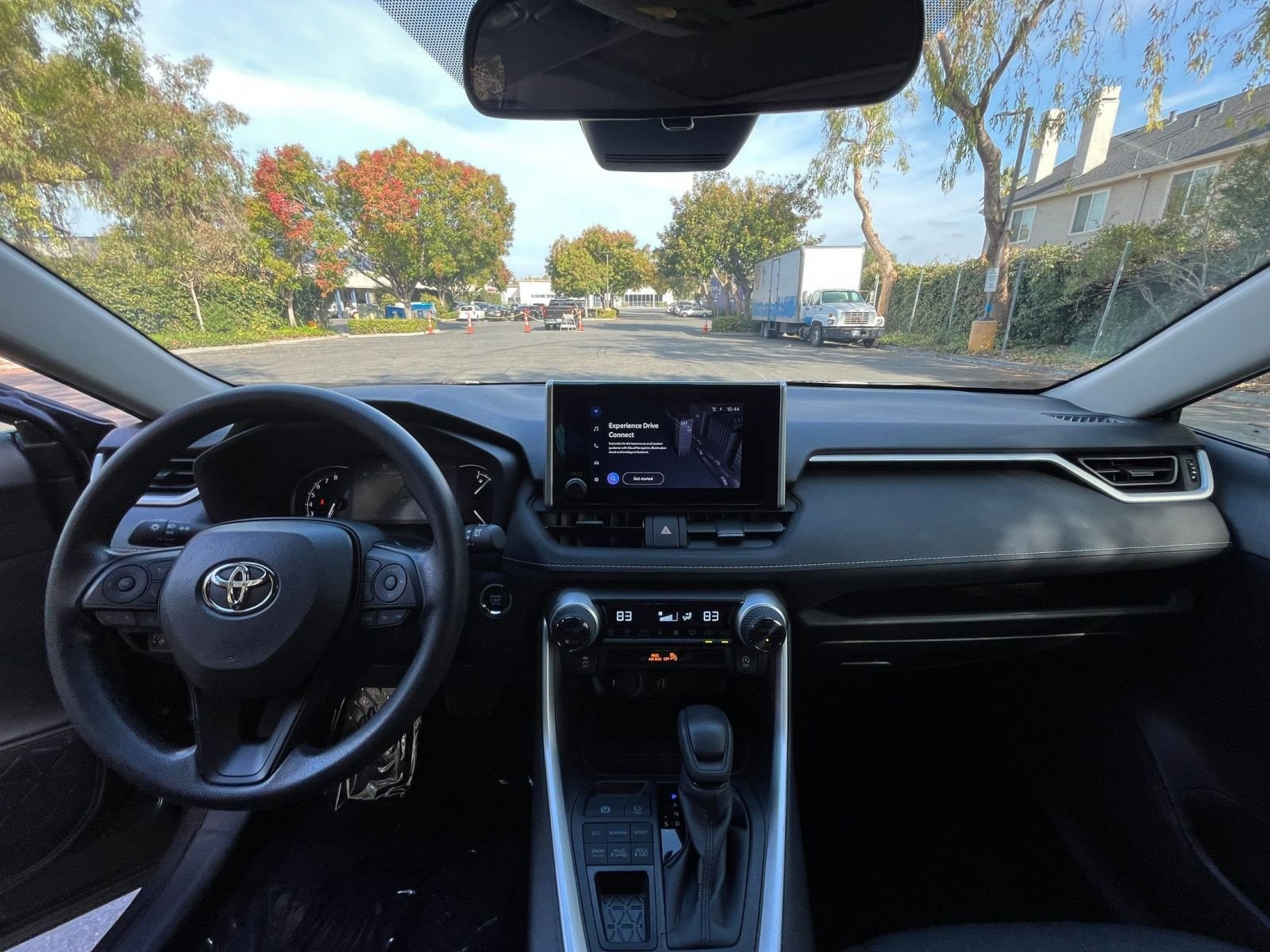 Thumbnail: 2025 Toyota RAV4 - 32