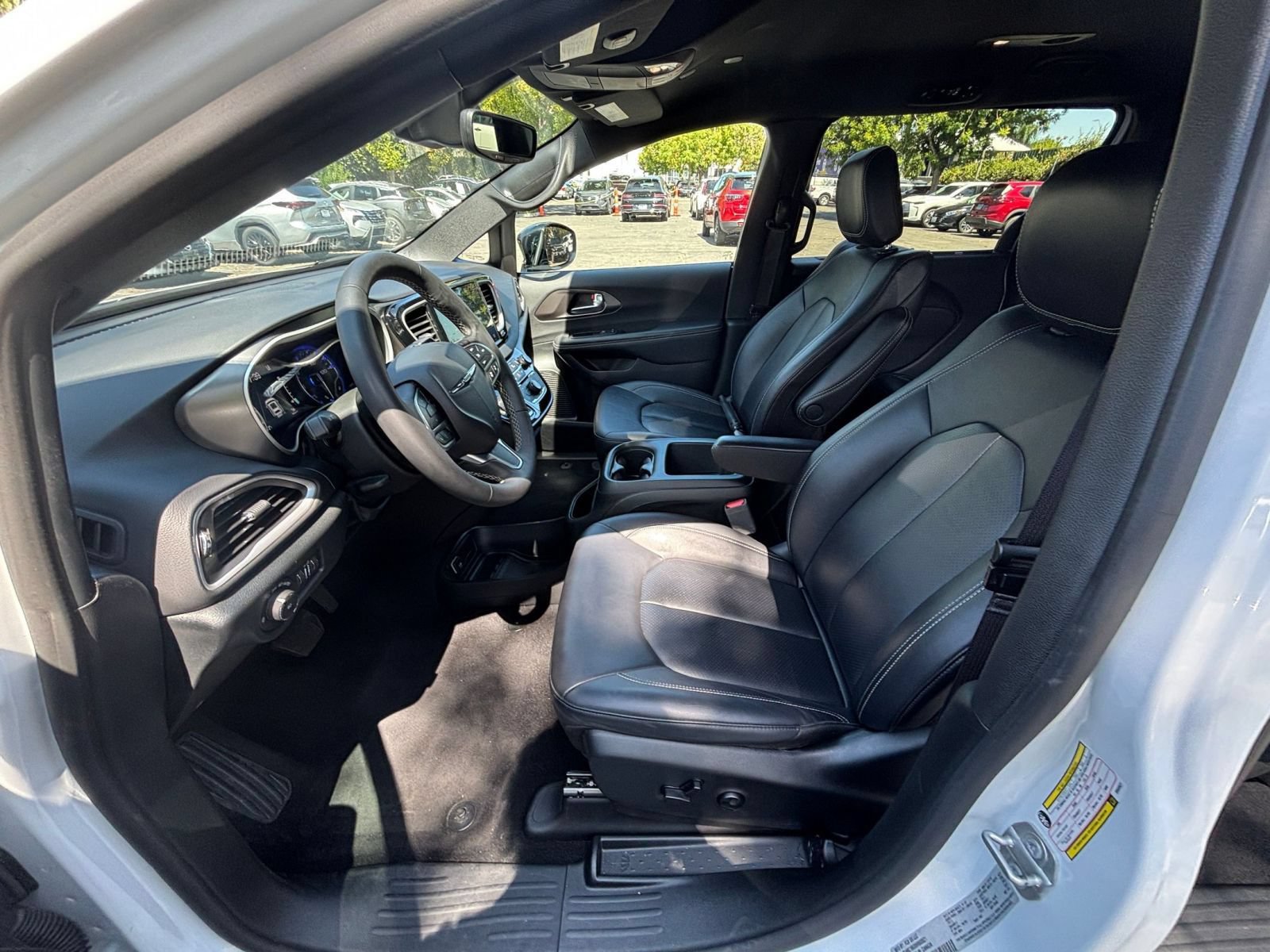 Thumbnail: 2025 Chrysler Pacifica - 28