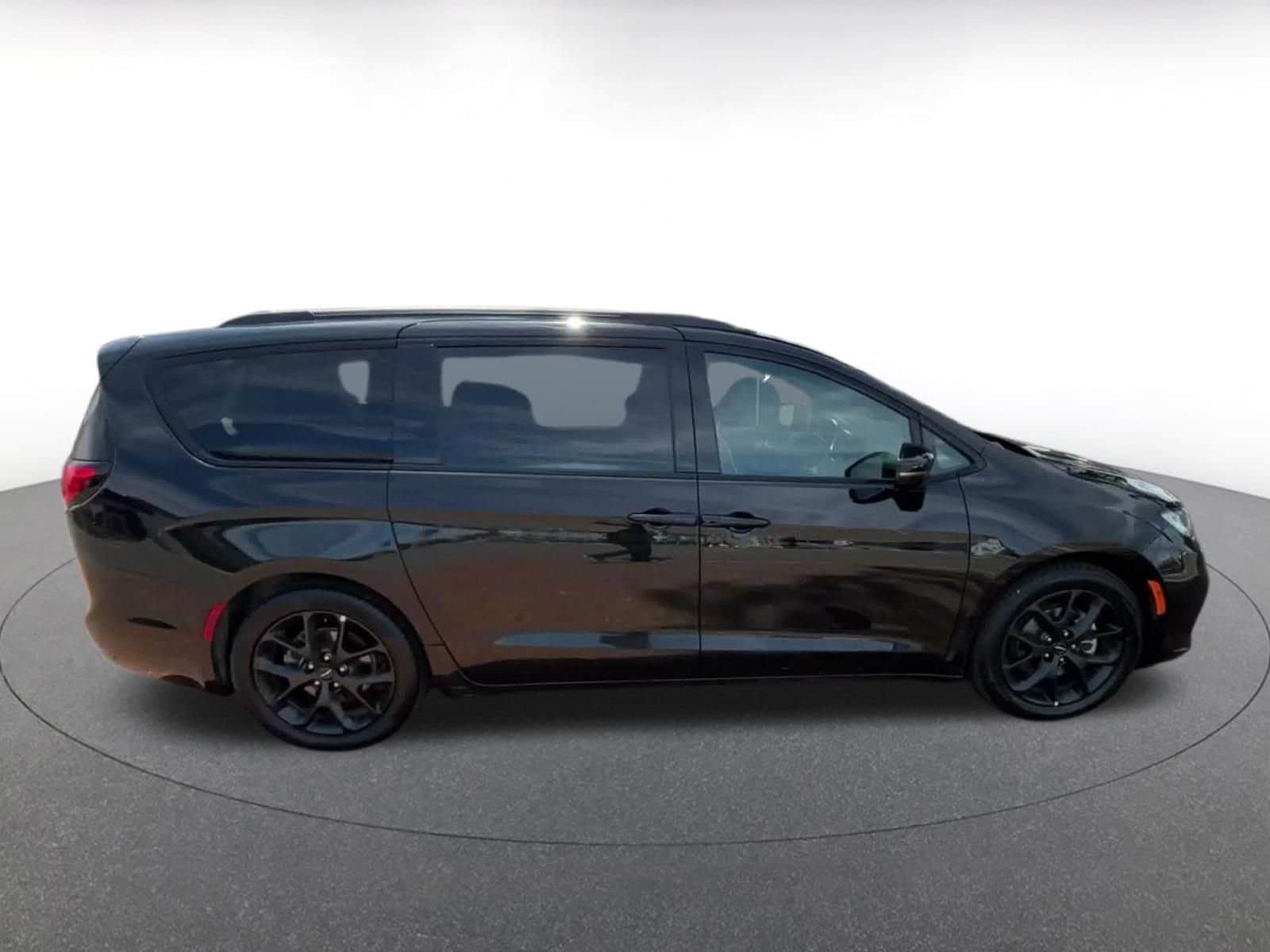 Thumbnail: 2025 Chrysler Pacifica - 13