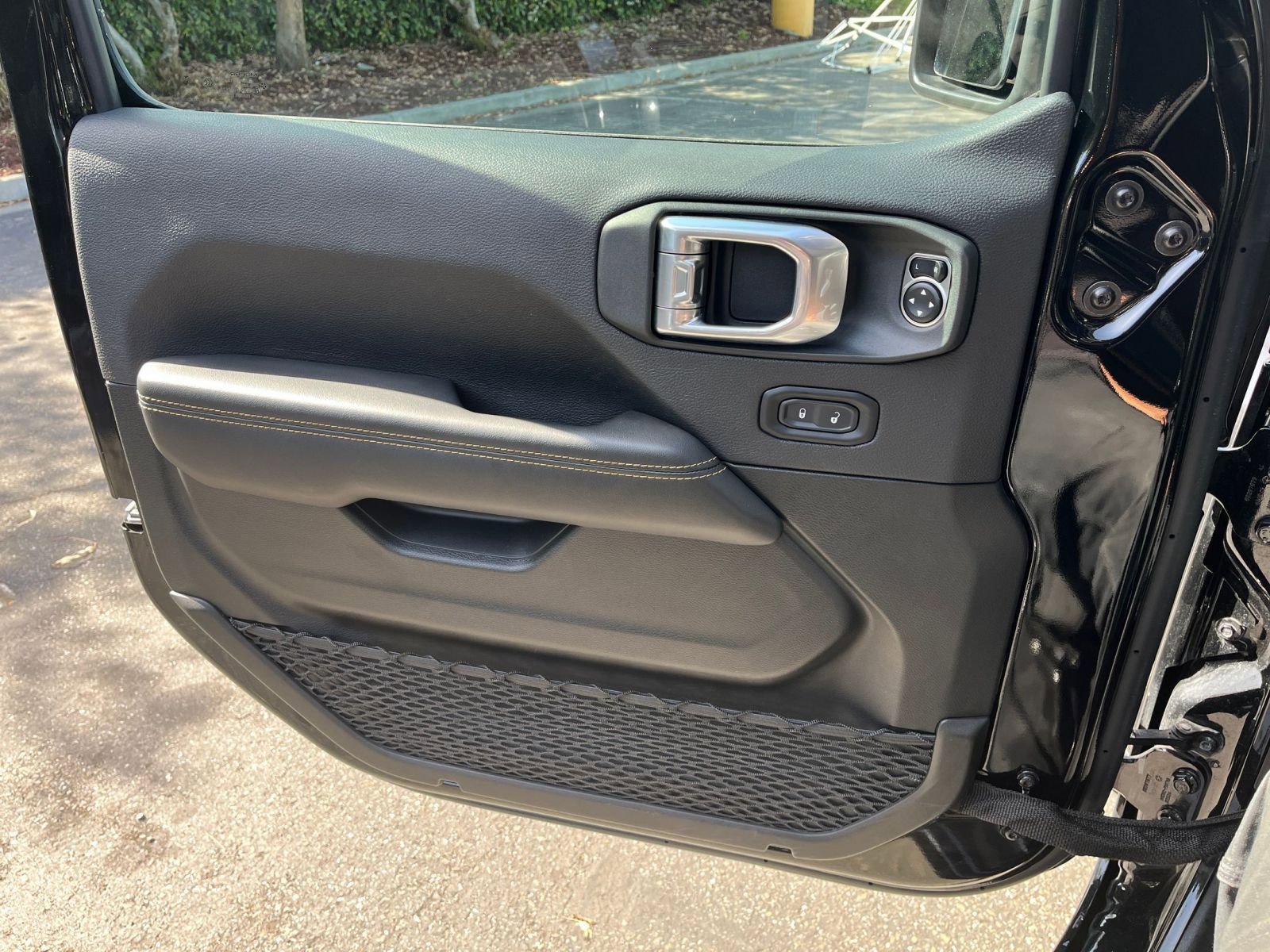 Thumbnail: 2025 Jeep Wrangler - 18