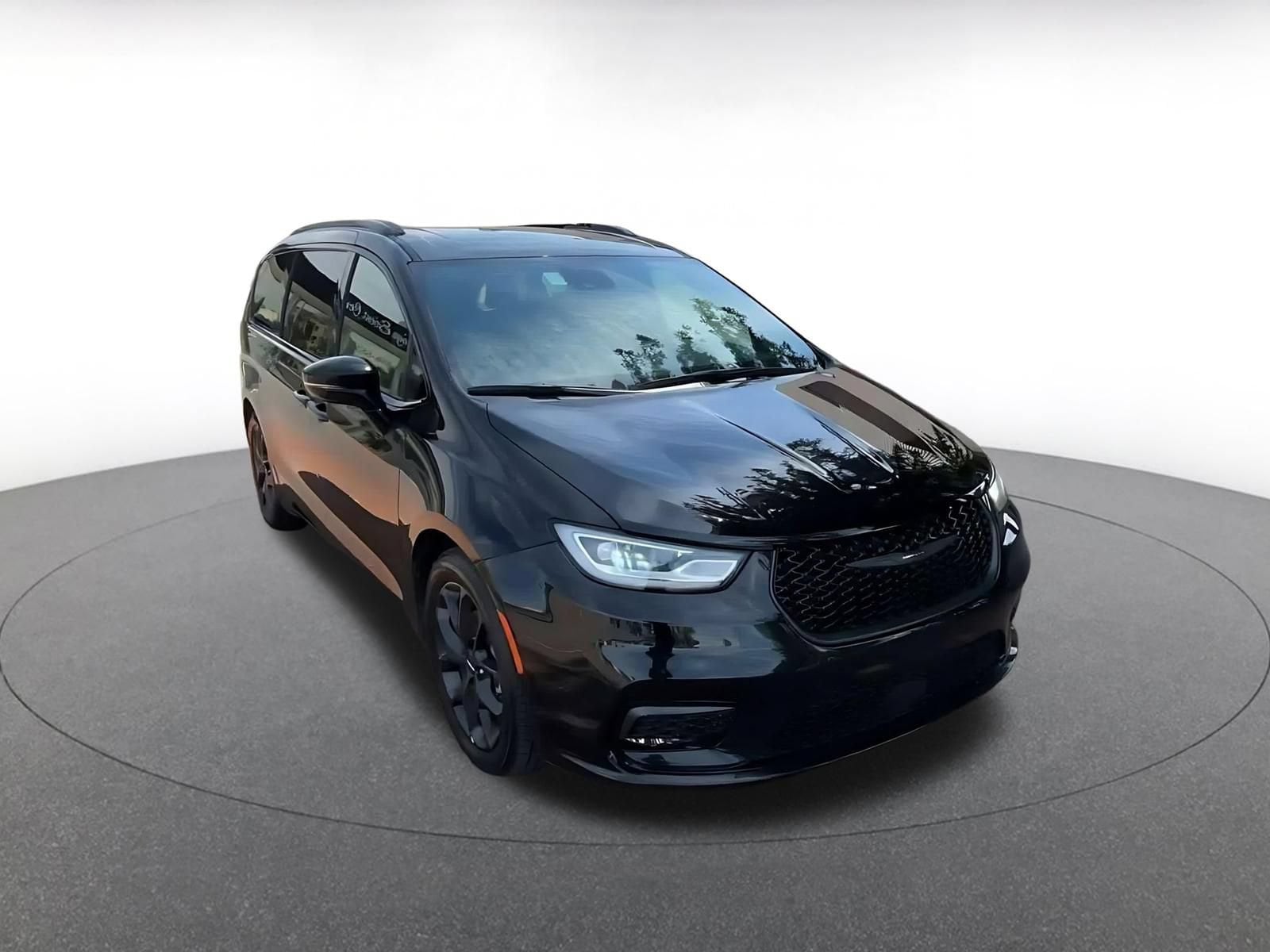 Thumbnail: 2025 Chrysler Pacifica - 3