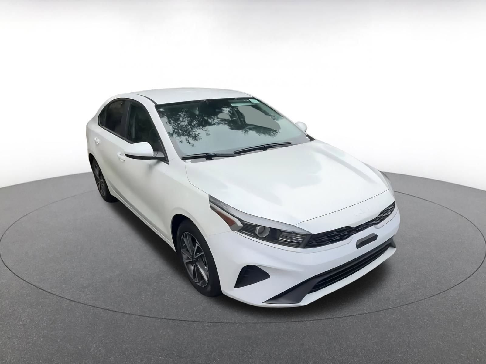 Thumbnail: 2023 Kia Forte - 3