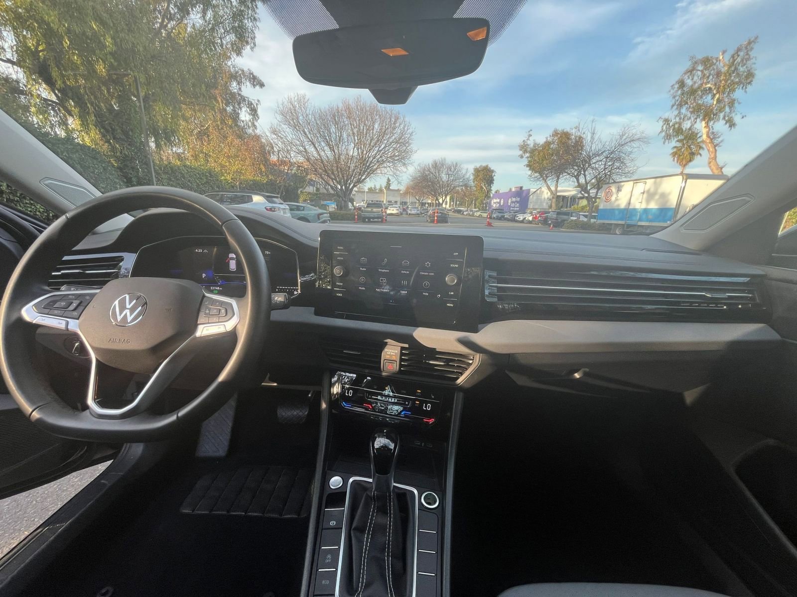 Thumbnail: 2025 Volkswagen Jetta - 34