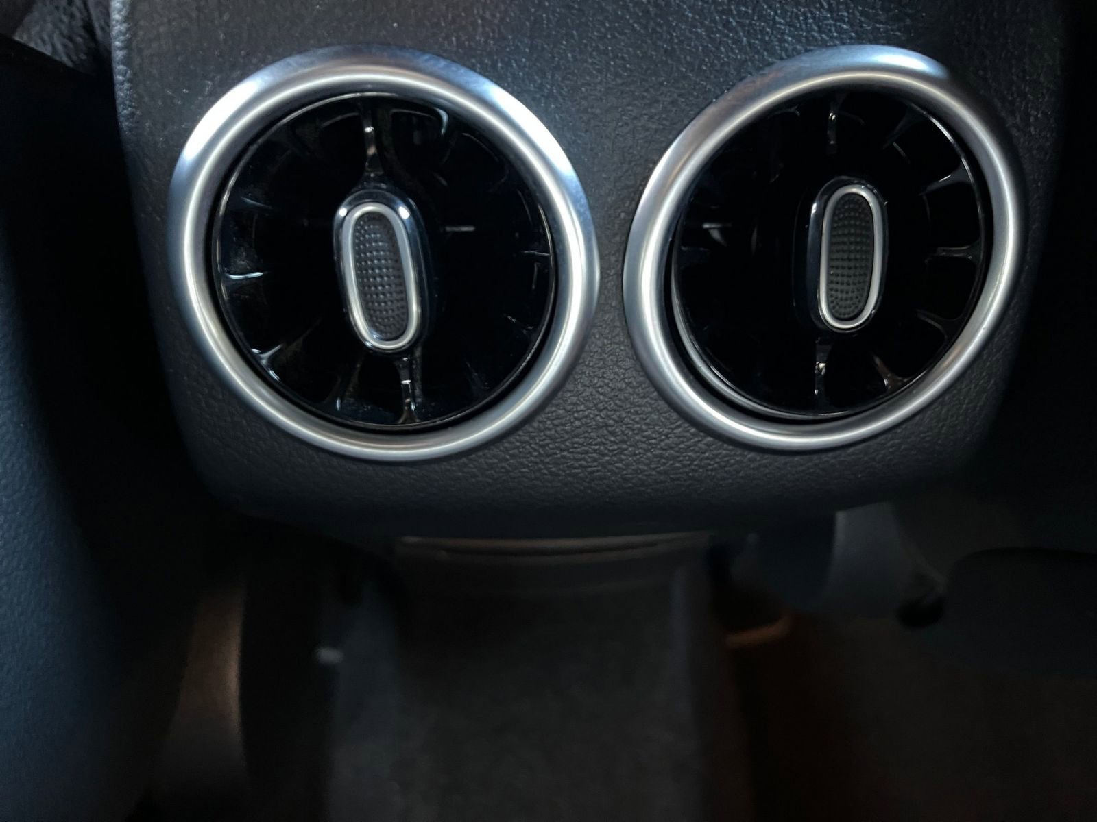 Thumbnail: 2025 Mercedes-Benz GLA - 24