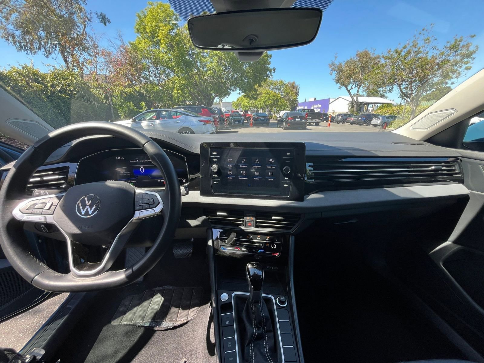 Thumbnail: 2025 Volkswagen Jetta - 32