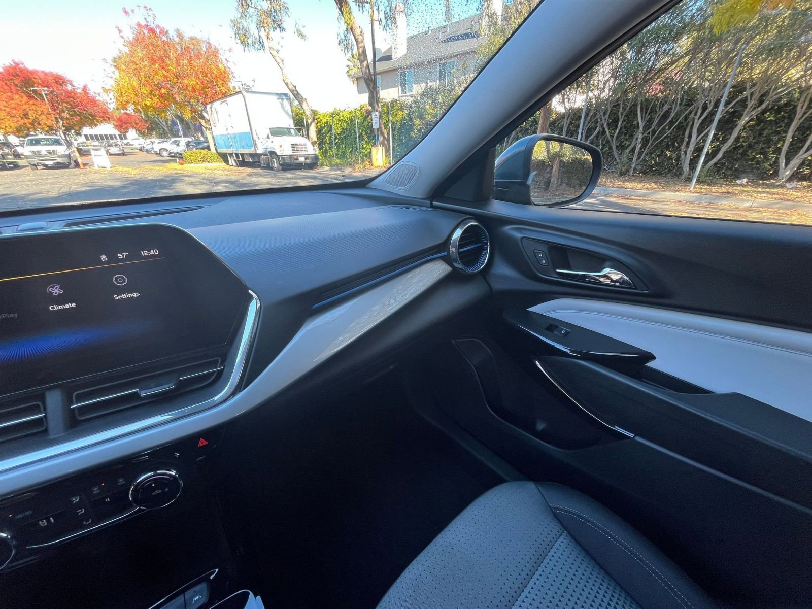 Thumbnail: 2025 Chevrolet Trax - 33