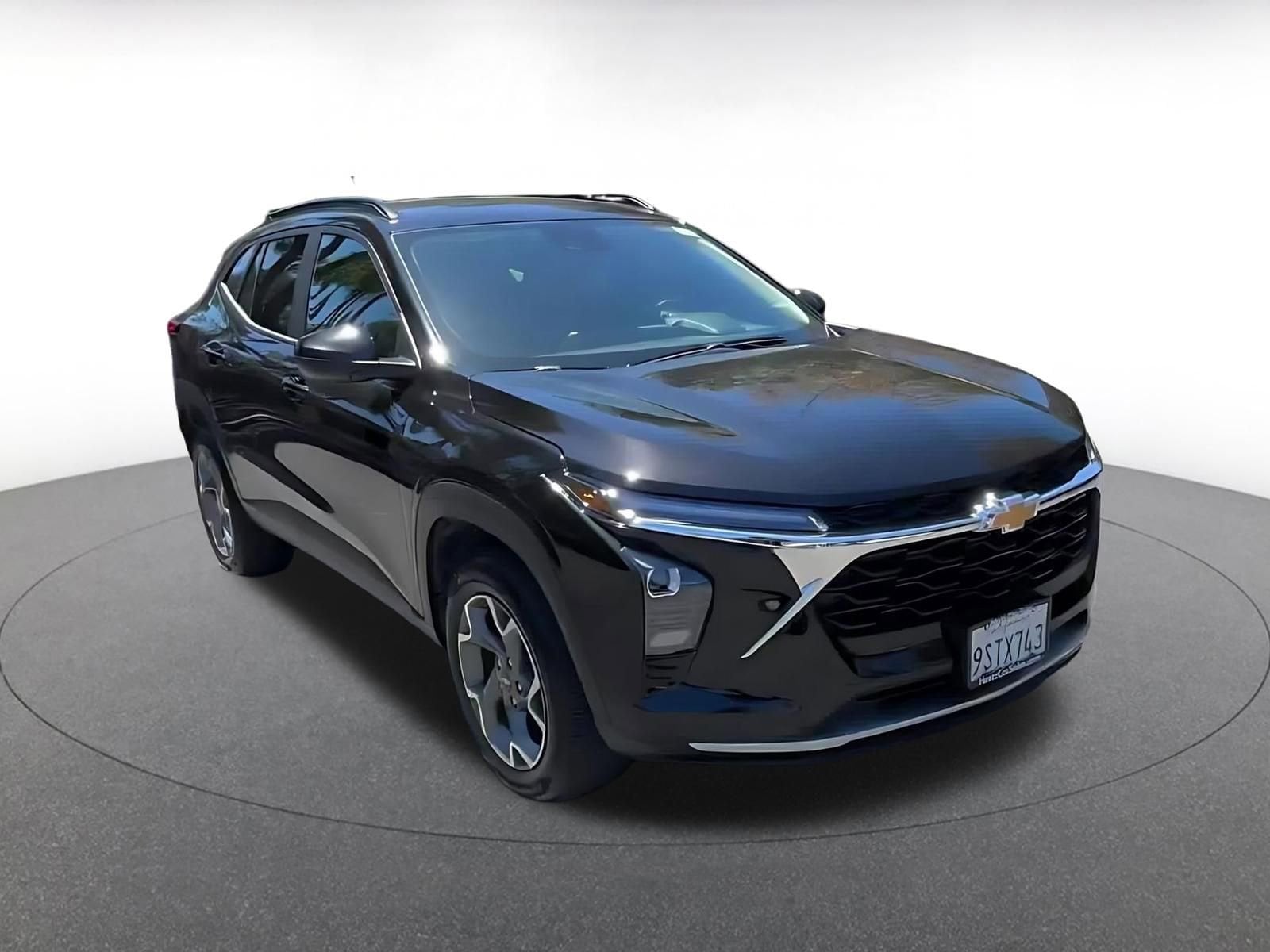 Thumbnail: 2025 Chevrolet Trax - 3