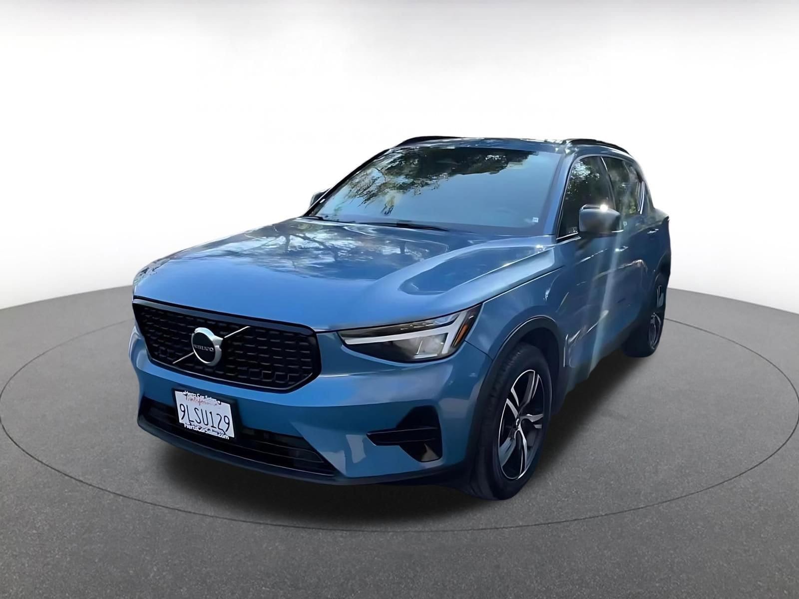 Thumbnail: 2024 Volvo XC40 - 4