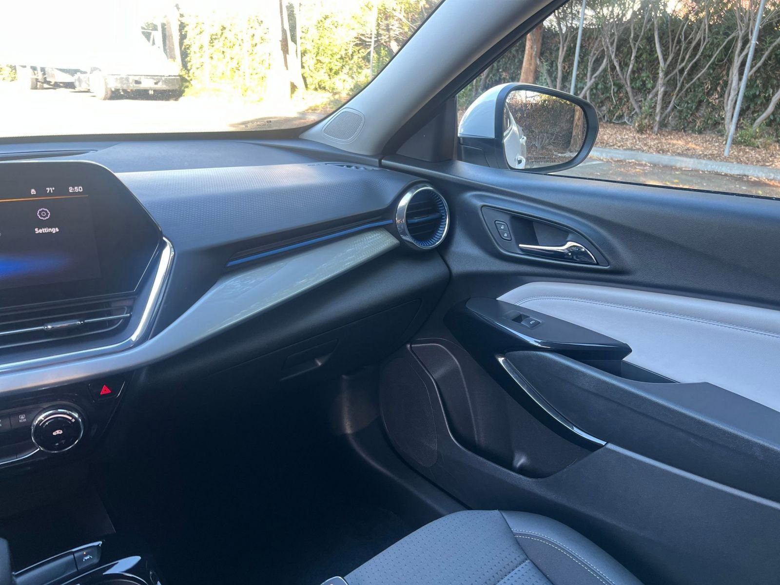 Thumbnail: 2025 Chevrolet Trax - 33