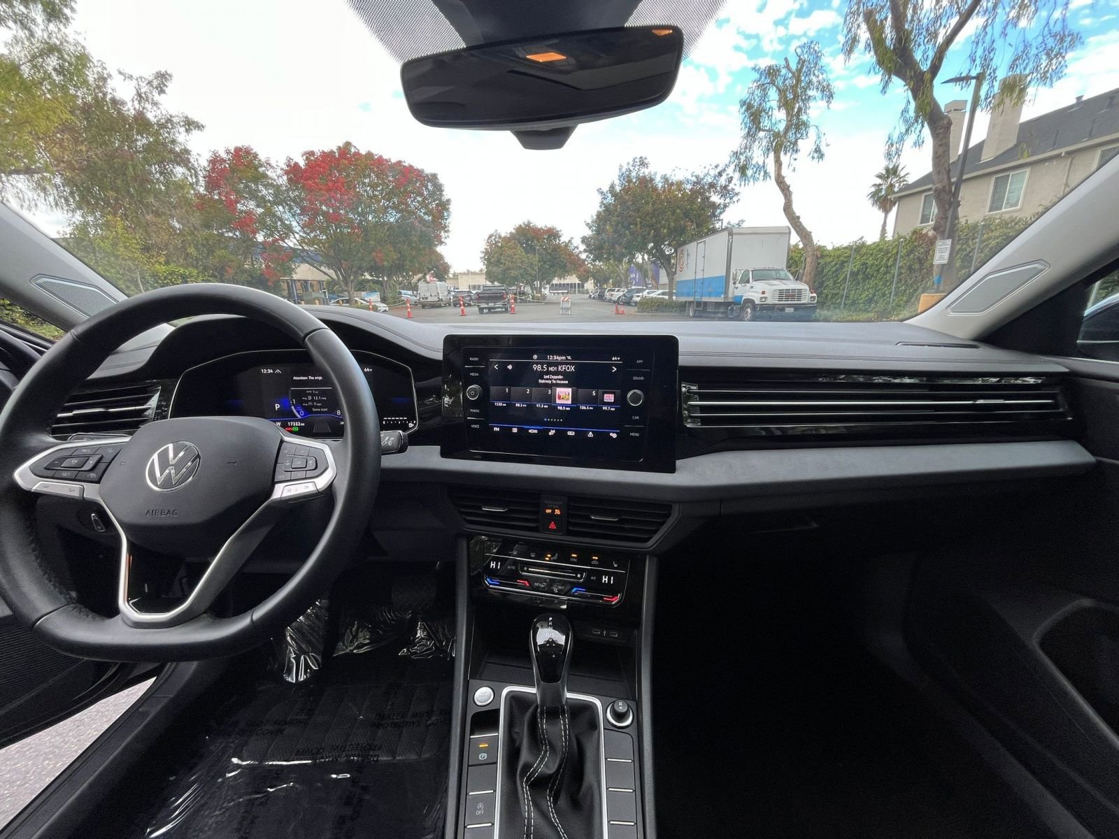 Thumbnail: 2025 Volkswagen Jetta - 31