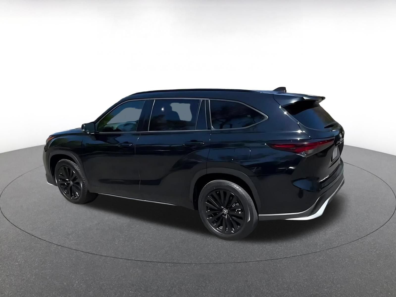 Thumbnail: 2025 Toyota Highlander - 9