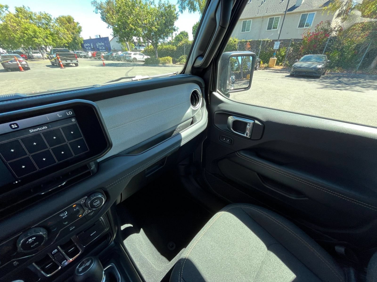 Thumbnail: 2025 Jeep Wrangler - 35
