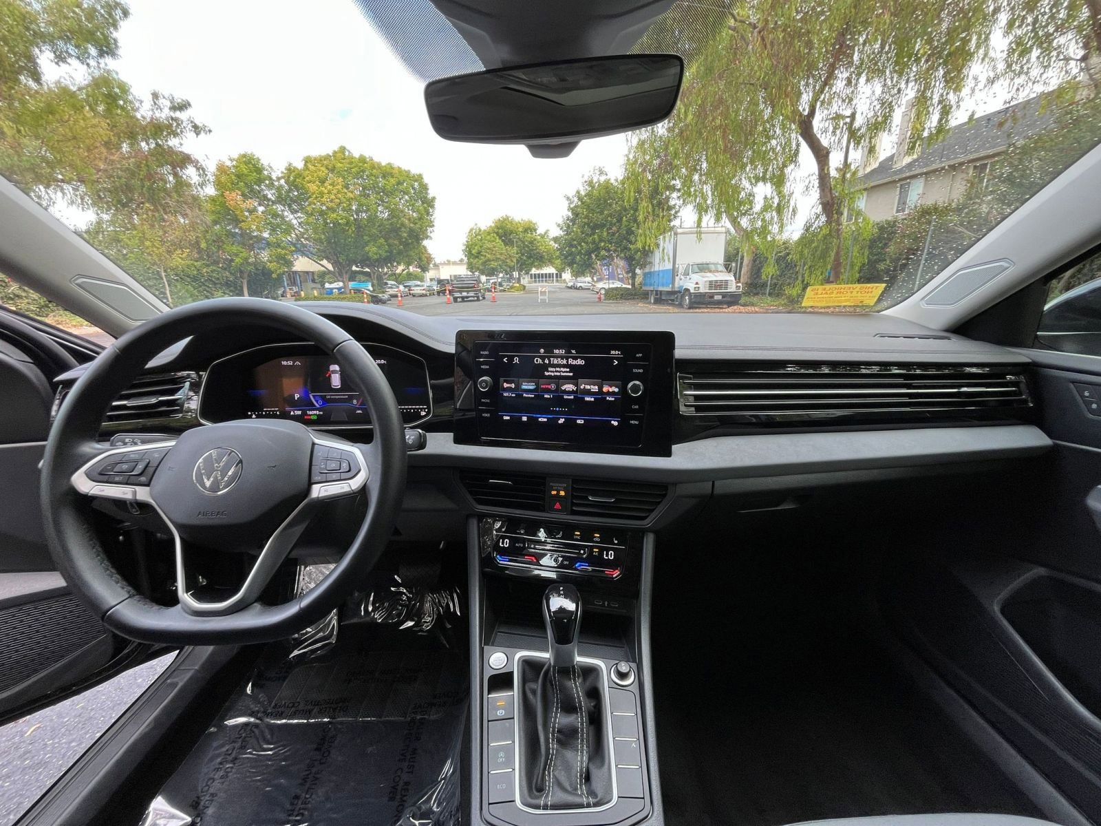 Thumbnail: 2025 Volkswagen Jetta - 32