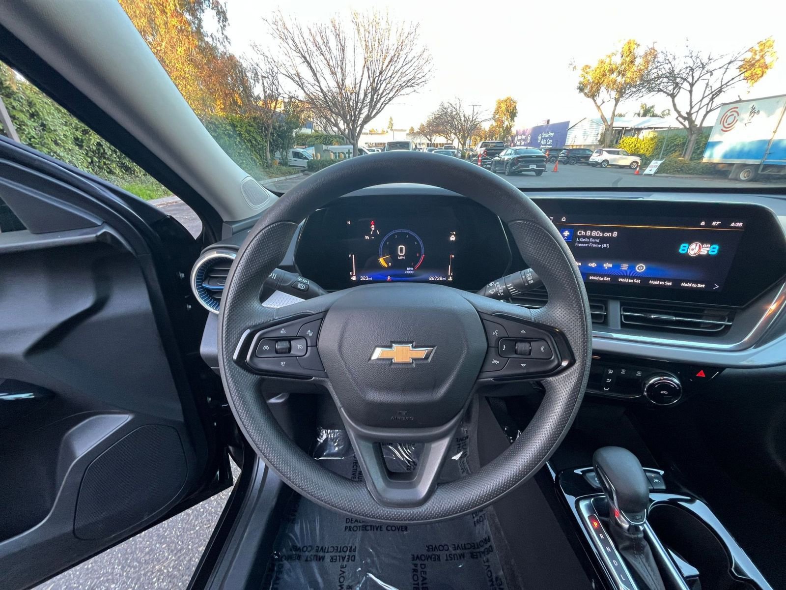 Thumbnail: 2025 Chevrolet Trax - 32