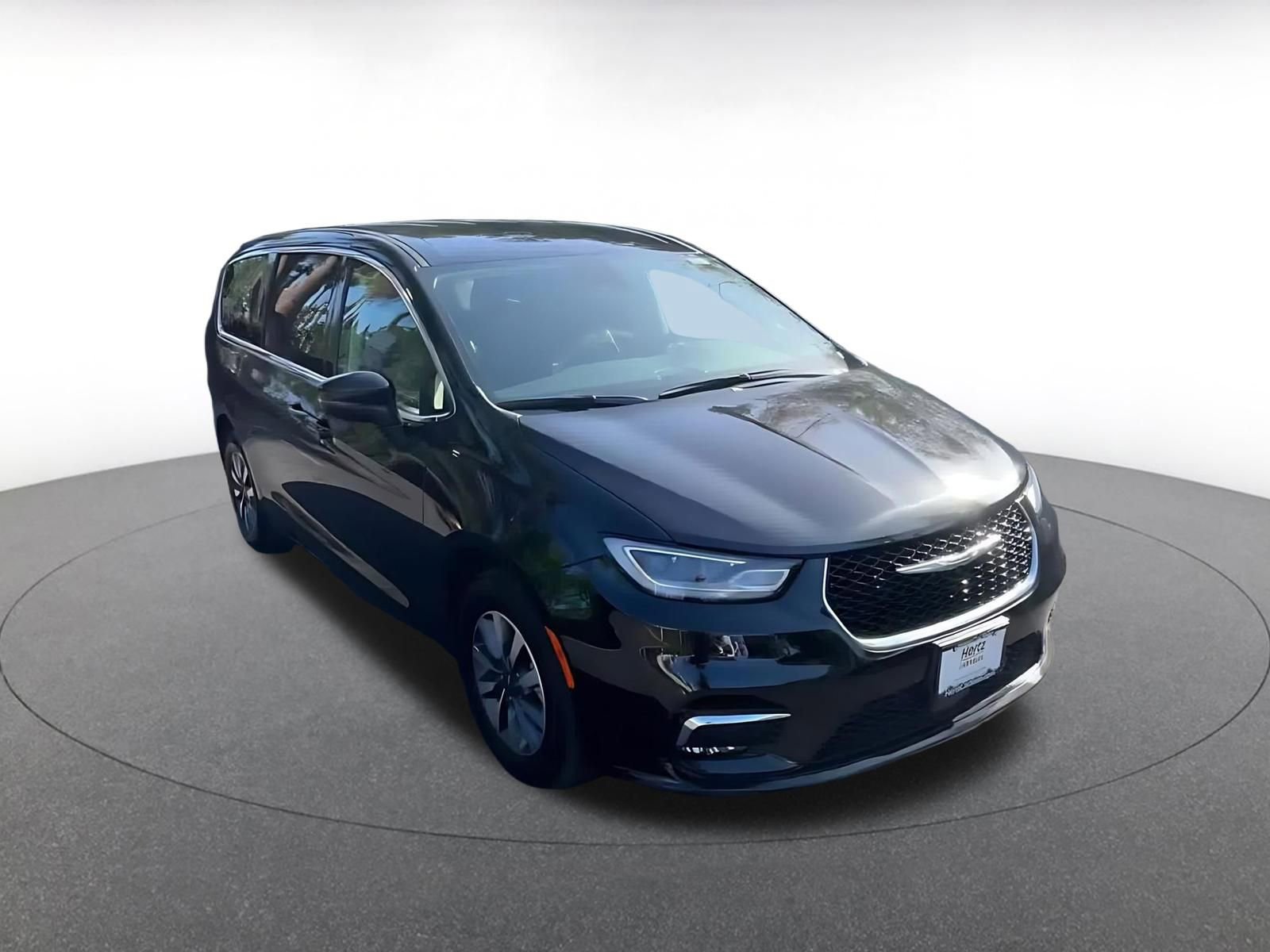 Thumbnail: 2023 Chrysler Pacifica - 3