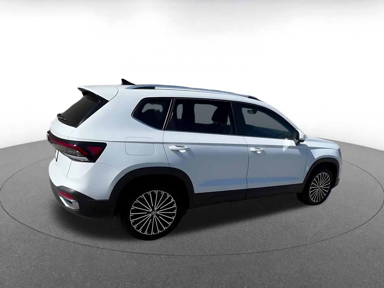 Thumbnail: 2025 Volkswagen Taos - 15