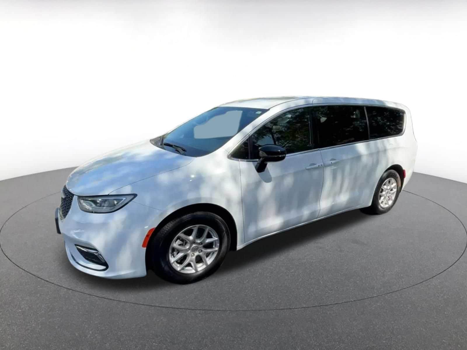 Thumbnail: 2025 Chrysler Pacifica - 8