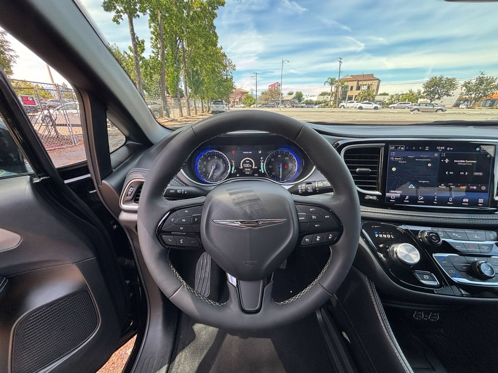 Thumbnail: 2025 Chrysler Pacifica - 32