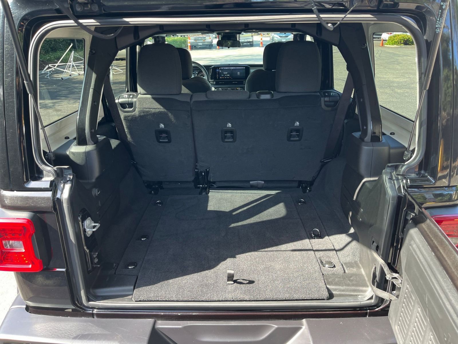 Thumbnail: 2025 Jeep Wrangler - 31