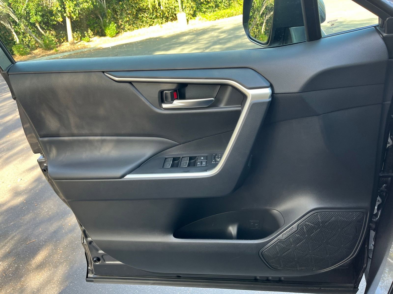 Thumbnail: 2025 Toyota RAV4 - 20