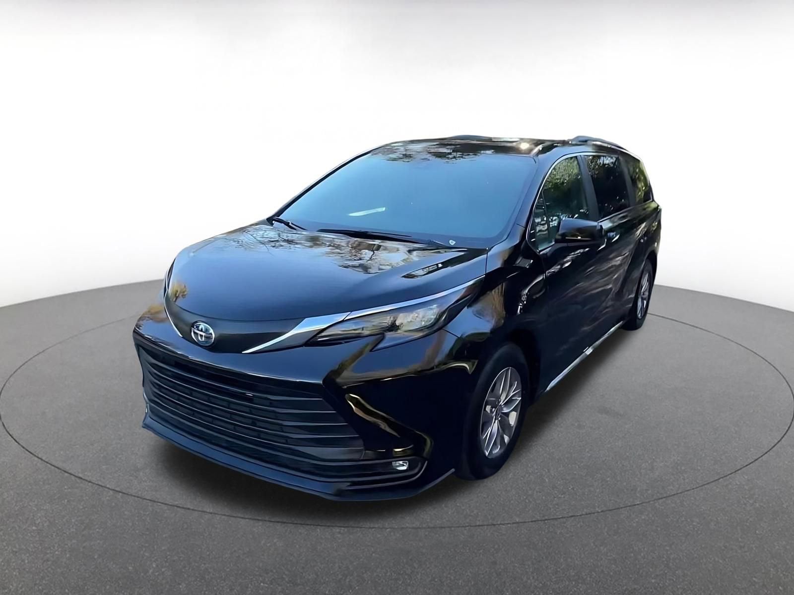 Thumbnail: 2025 Toyota Sienna - 7