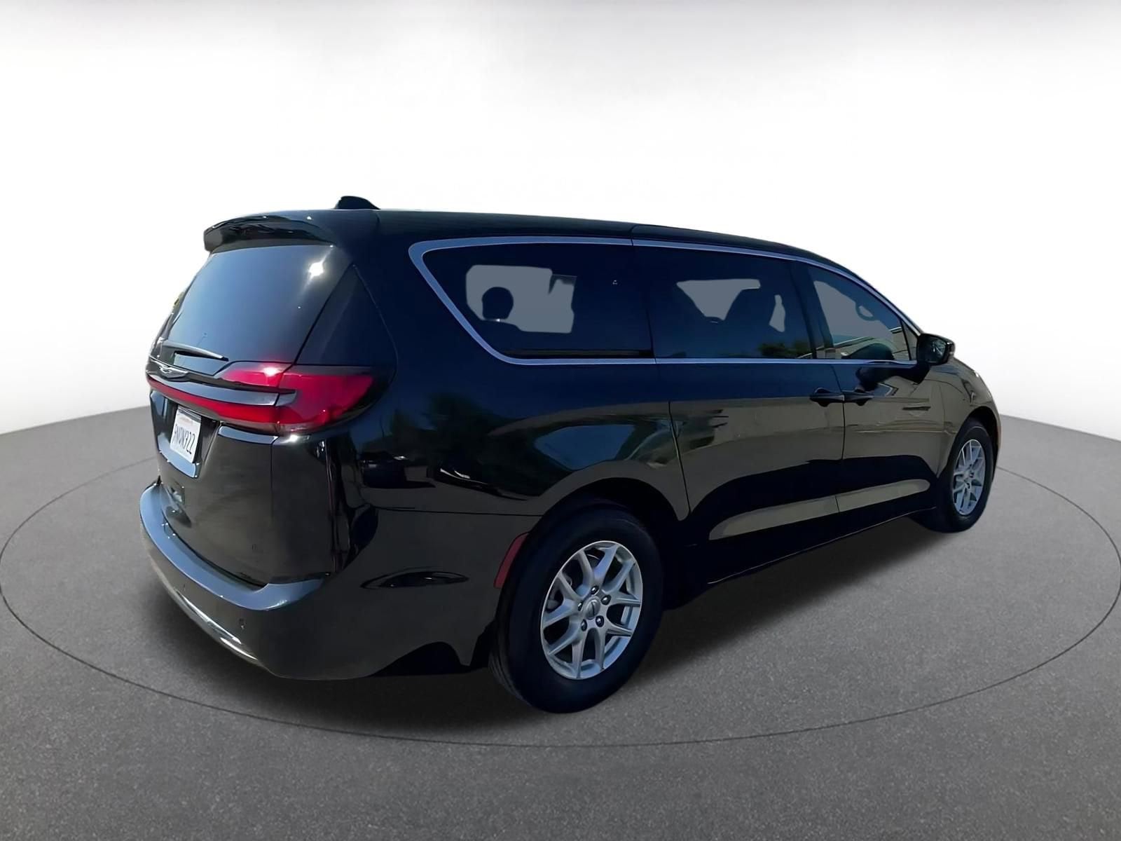 Thumbnail: 2025 Chrysler Pacifica - 14