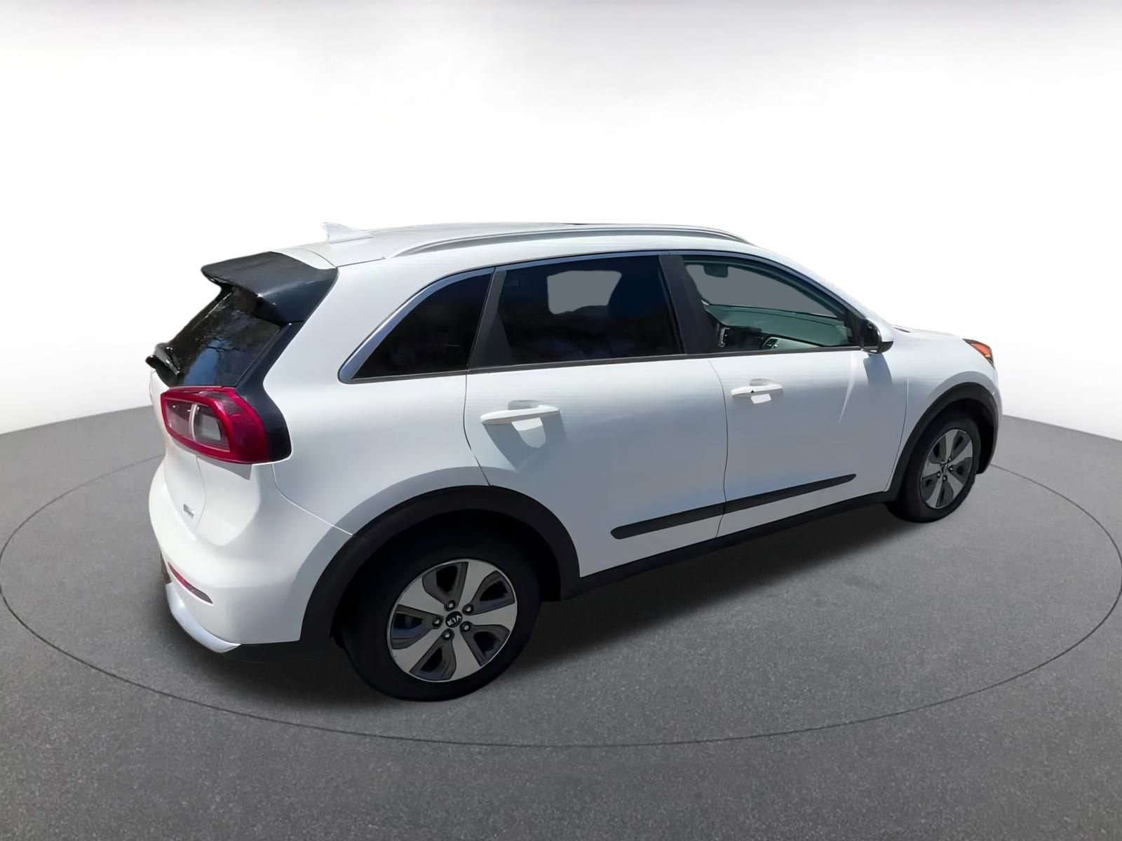 Thumbnail: 2019 Kia Niro - 12