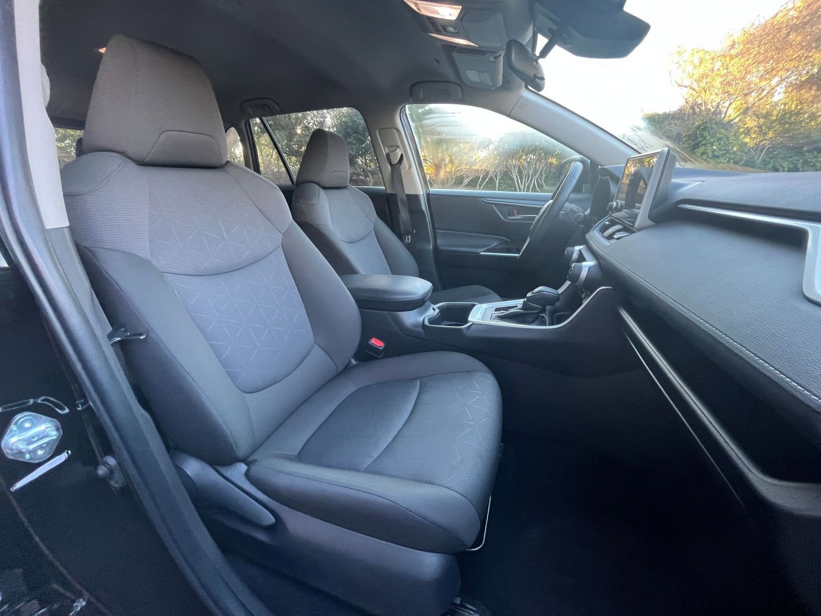 Thumbnail: 2025 Toyota RAV4 - 35