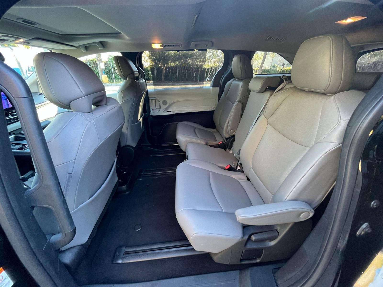 Thumbnail: 2025 Toyota Sienna - 27