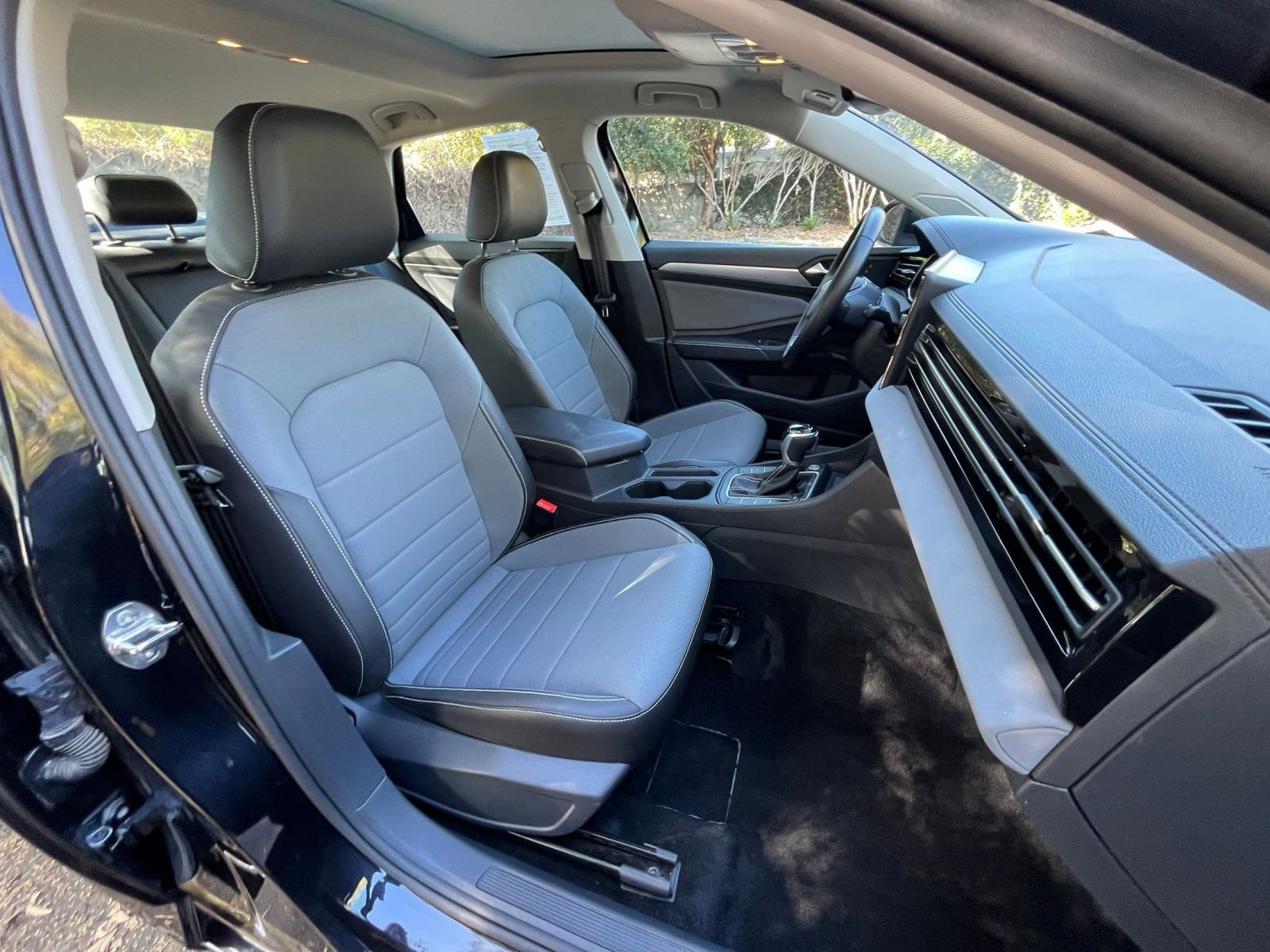 Thumbnail: 2025 Volkswagen Jetta - 35